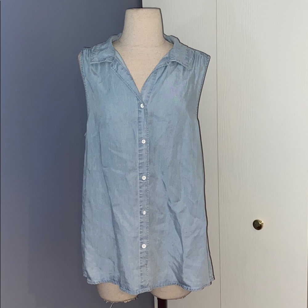NWOT light denim sleeveless shirt